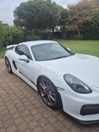 2016 Porsche GT4 main image