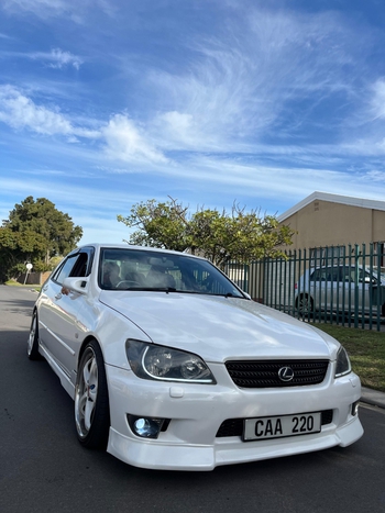 2004 Lexus IS300 main image