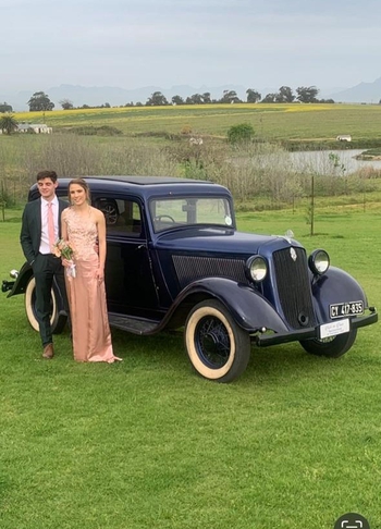 1933 Plymouth main image