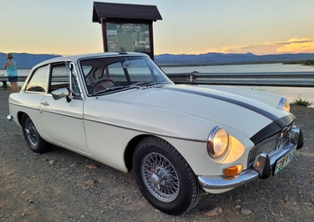 1967 MGB GT main image