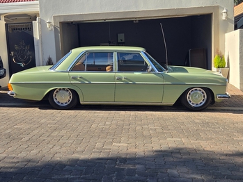 1975 Mercedes-Benz W115 main image