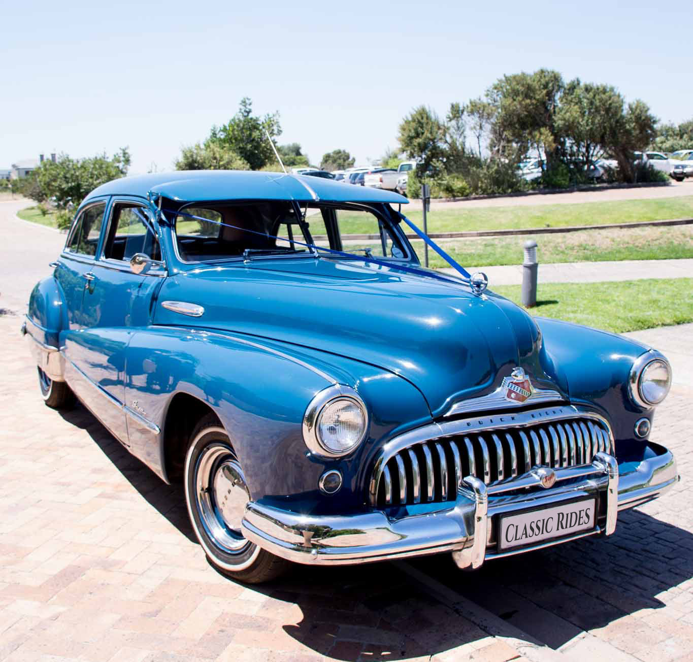The boisterous blue Buick is ideal for a blue-themed wedding
